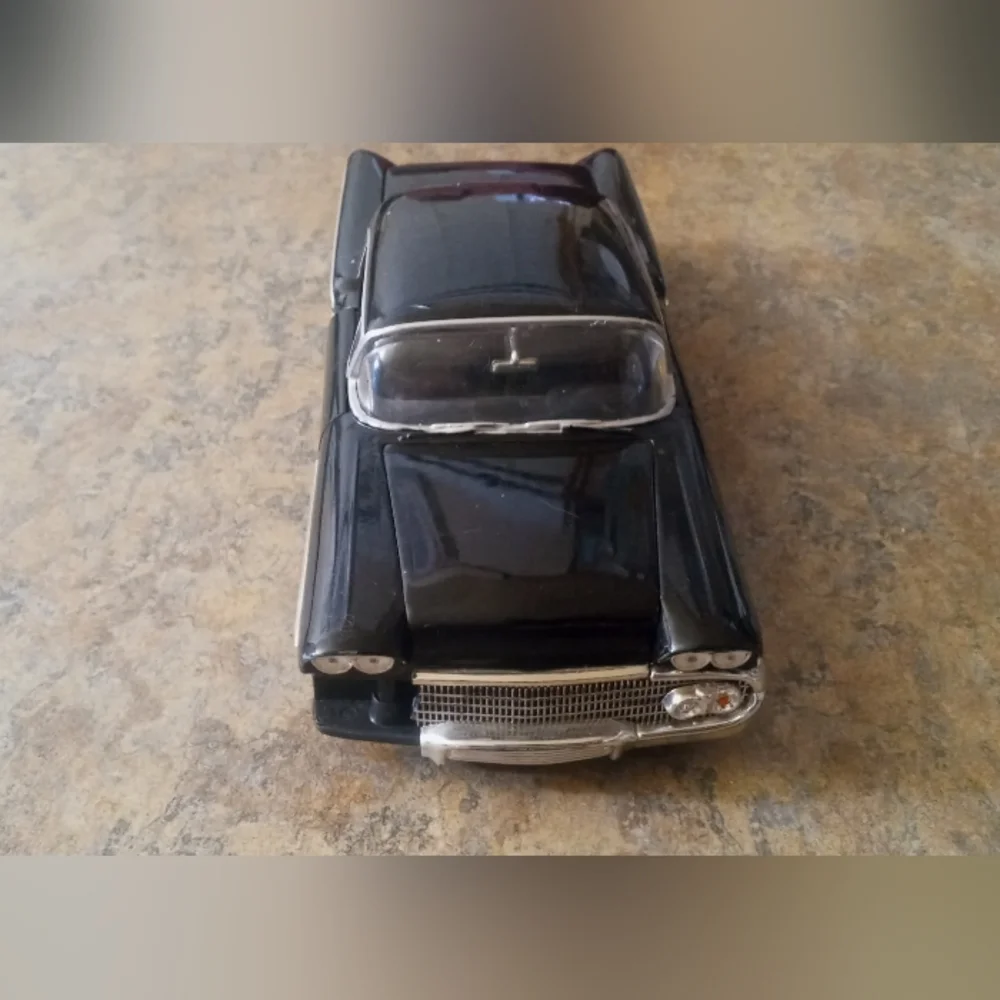 Impala 1958 chevy Black Classic Die-Cast Toy Car imperfections on front bumper